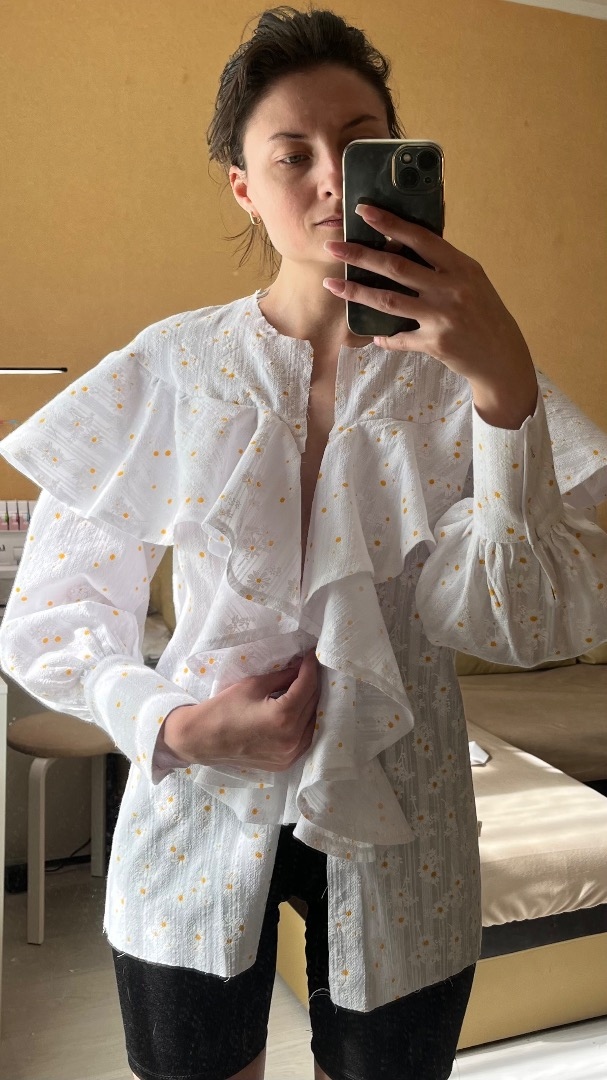 Блуза с воланами фото