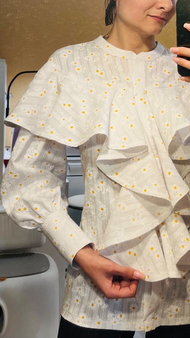 Блуза с воланами фото