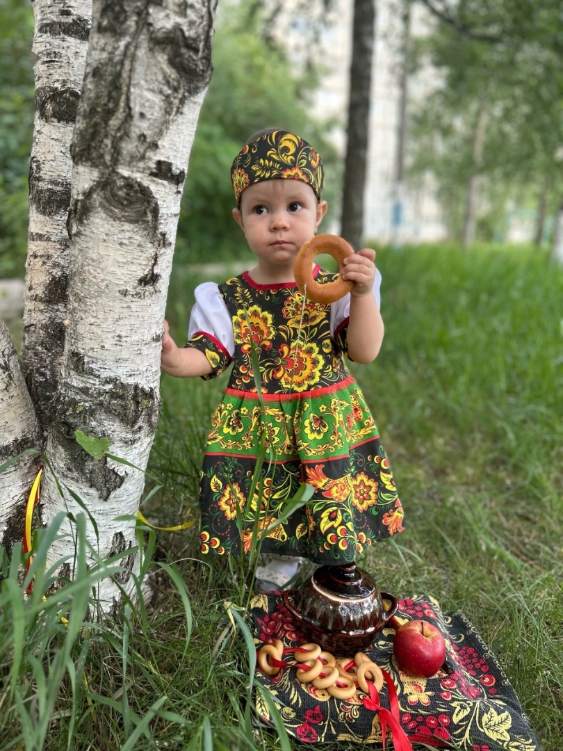 Вариант платья для внучки в народном стиле фото
