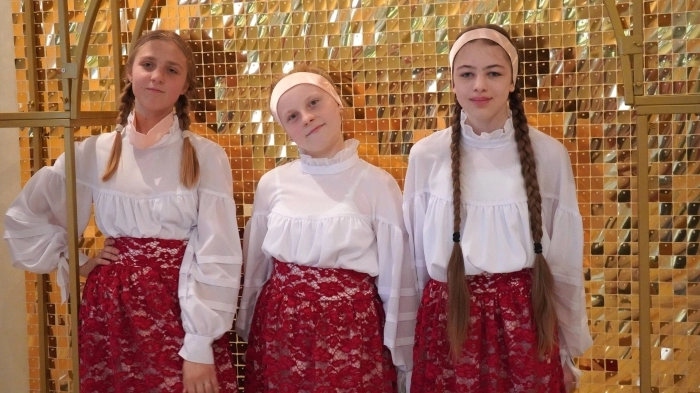 Блузы для воскресного хора на основе выкройки Алёна.